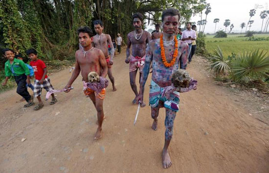 عکس: جشنواره کودک آزاری در هند