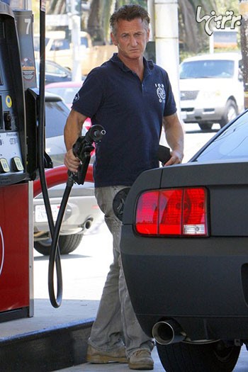 عکس: ستاره ها در پمپ بنزین!