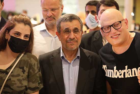 طرفداران خاص احمدی‌نژاد در نمایشگاه اکسپو