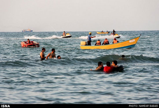 عکس: شنای هموطنان در دریای خزر