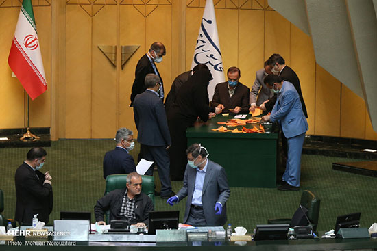 حاشیه‌های تصویری از جلسه کروناییِ مجلس