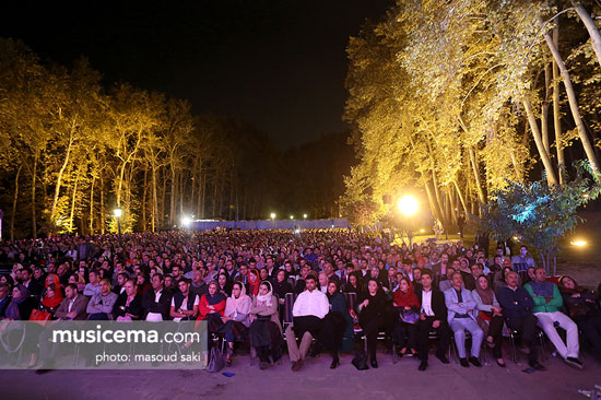 همای و گروه مستان روی صحنه کاخ سعدآباد