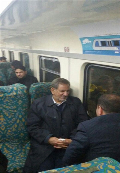 عکس: مترو سواری معاون اول روحانی