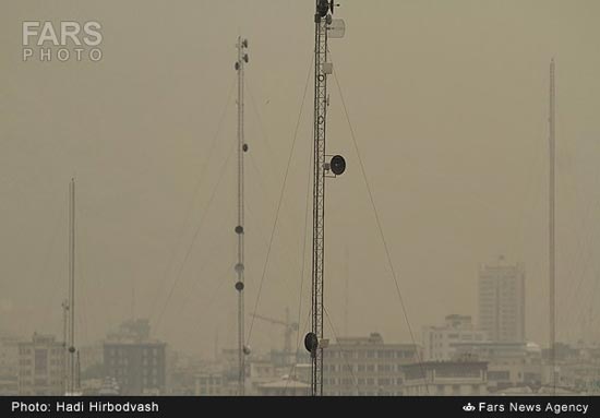 عکس: گرد و غبار در آسمان تهران