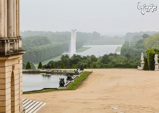 آبشار تماشایی از منبع نامرئی در باغ کاخ ورسای