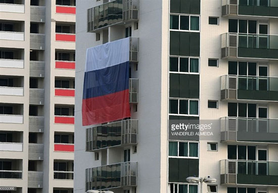 نصب پرچم روسیه در دهکده المپیک