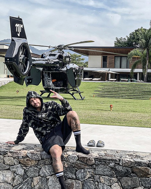 تصویری از ویلای لوکس و هلیکوپتر شخصی نیمار