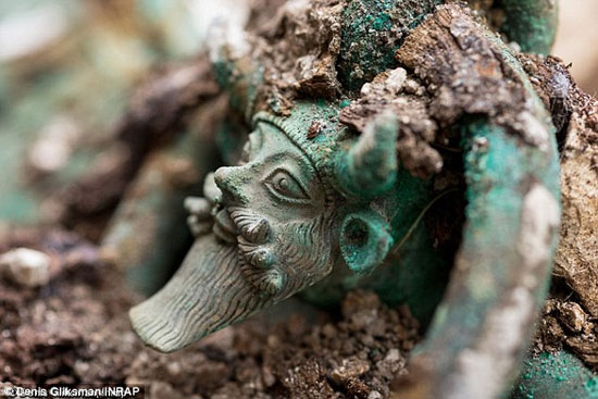 کشف آثار باستانی عظیم در فرانسه +عکس