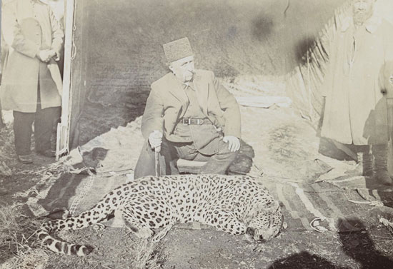 مظفرالدین شاه و شکار پلنگ +عکس
