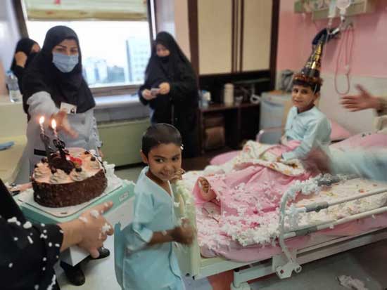 جشن تولد کودک مجروح انفجار قندهار در ایران