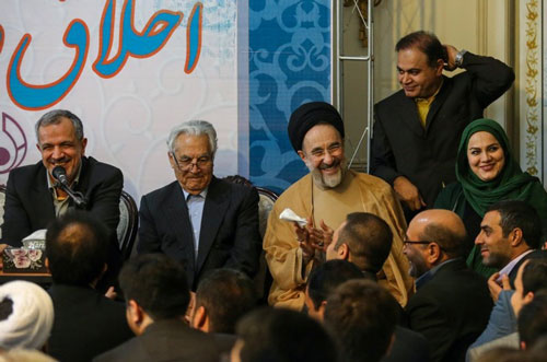 واکنش کیهان به انتشار یک عکس از خاتمی
