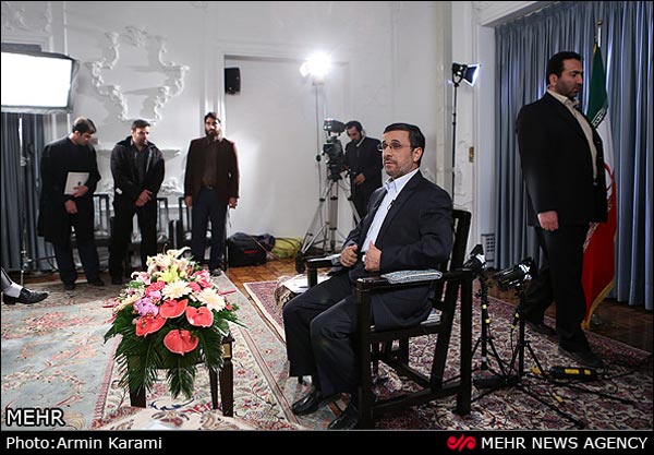 تصاویر: پشت‌ صحنه گفتگوی زنده احمدی نژاد