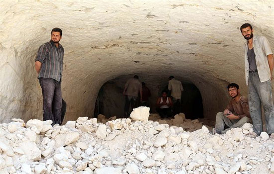 بیمارستان‌ هایی مثل معدن در سوریه +عکس