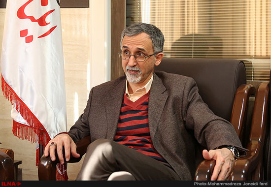 ناصری: دولت روحانی در گوشه رینگ گیر کرده است
