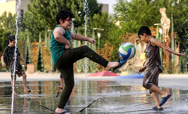 تفریحِ تابستانی کودکان تهرانی در «آب و آتش»