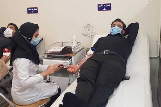 وزیر ارتباطات خون اهدا کرد