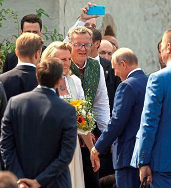 رقص پوتین در عروسیِ وزیر خارجه اتریش