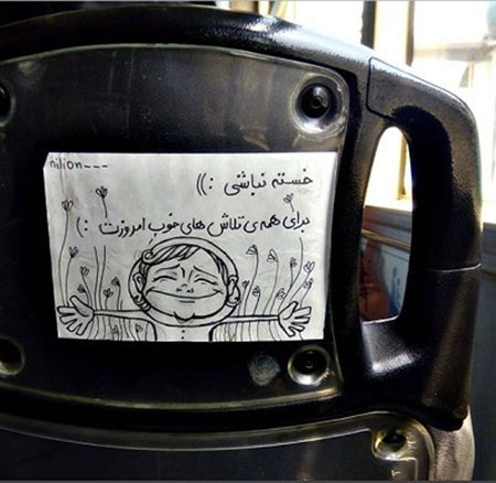 گرافیست ۲۰ ساله‌ای که اتوبوس‌های تهران را زیبا می‌کند