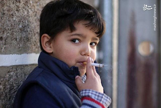 مراسم جنجالی سیگار کشیدن کودکان