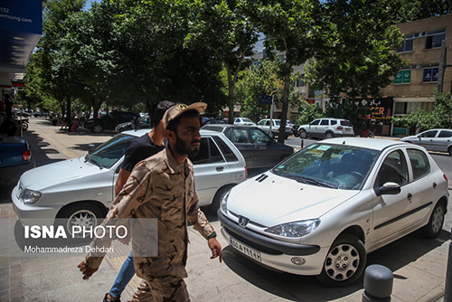 پیاده‌رو‌های شیراز در تسخیر خودرو‌ها