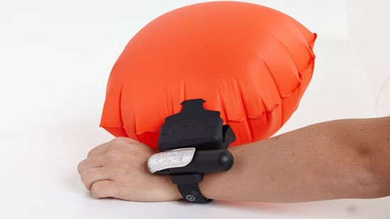 دستبند هوشمند برای نجات شناگران