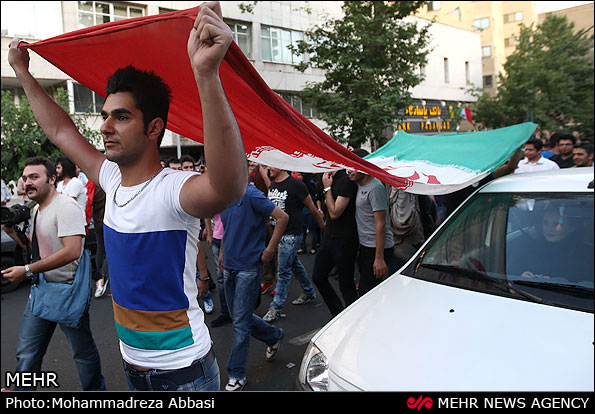 عکس: پایکوبی با طعم جام جهانی در شهر (2)