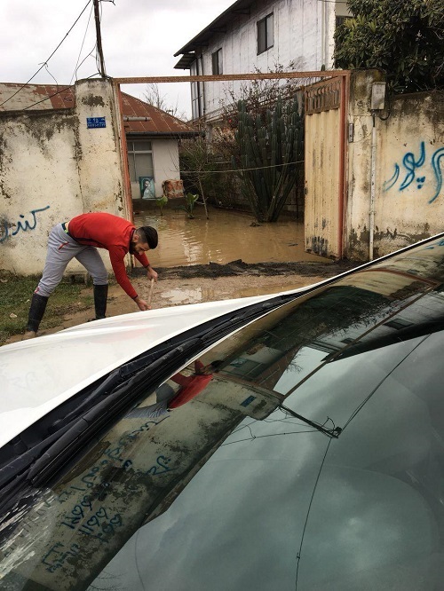 عباس زاده در روستای سیل زده ملا کلا