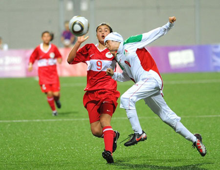 فوتبال زنان؛ هویت ورزشی یا ابزار چشم چرانی؟!
