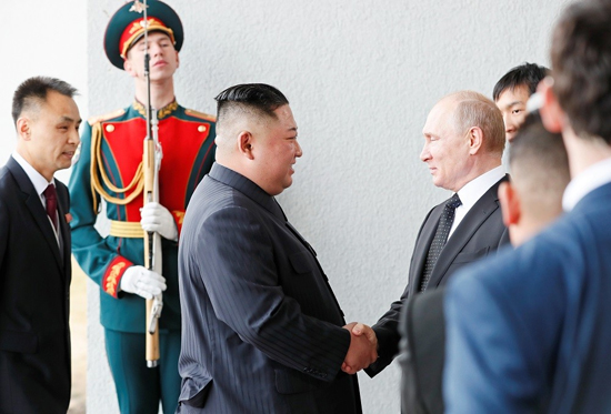 چرخش روز؛ رهبر کره شمالی در آغوش پوتین