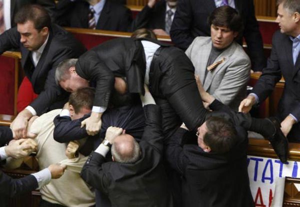 تصاویر: زد و خوردهای سیاستمداران!