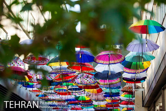 «کوچه چتری» دیدنی در میدان انقلاب