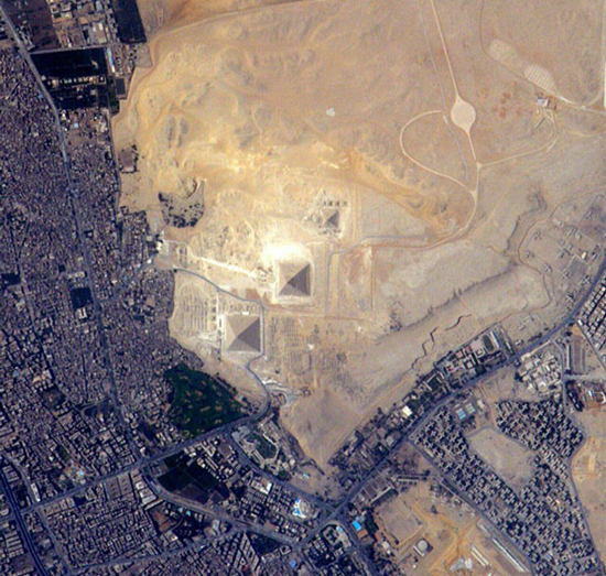تصویر اهرام ثلاثه مصر از فضا
