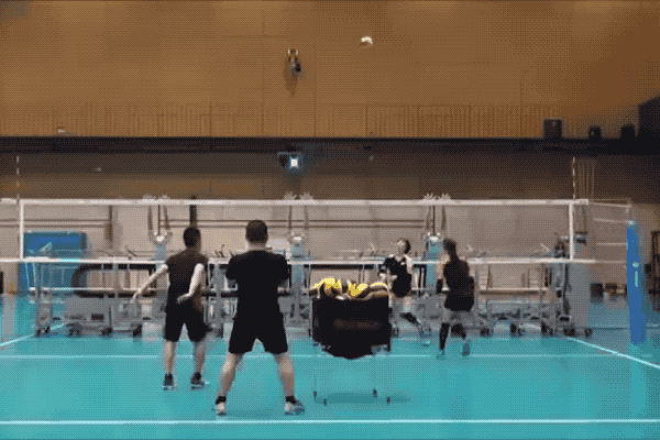ربات‌های والیبالیست به میدان می‌آیند