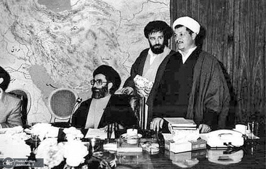 تصویر کمتر دیده شده از احمد خمینی در کنار رهبری