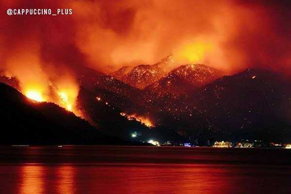 تصویری عجیب از آتش‌سوزی در آنتالیای ترکیه
