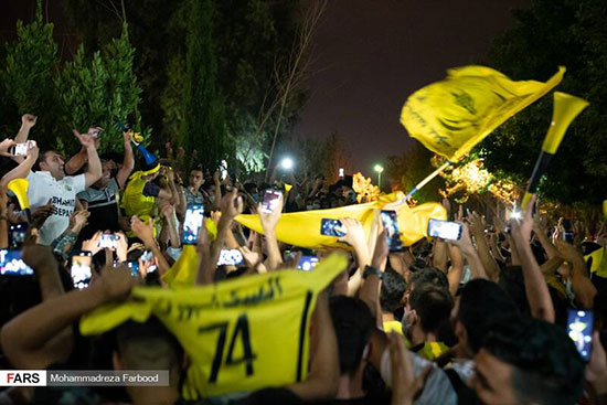 شادی مردم شیراز بعد از صعود فجر به لیگ برتر