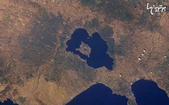 جزیره ای در دریاچه ای روی جزیره ای در دریاچه ای روی جزیره!