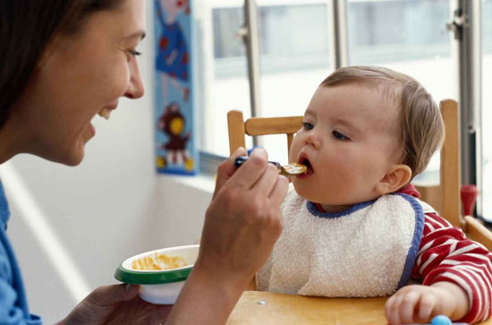 غذای کمکی به نوزاد چی بدیم؟