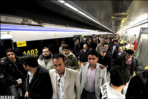 متروی تهران در روزهای پایانی سال 90/عکس