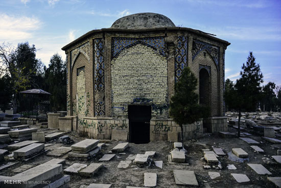 عکس: نابسامانی قبرستان دارالسلام شیراز