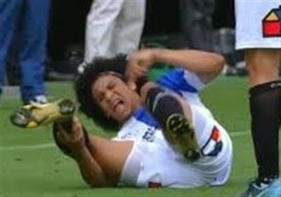 پایانی دراماتیک برای یک خواستگاری در زمین فوتبال!