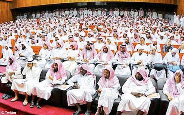 عکس: کنفرانس زنان به سبک سعودی!