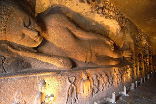 یک غار باستانی دیدنی و متفاوت در هند