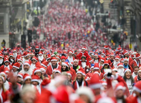 رژه هشت‌هزار بابانوئل در اسکاتلند!