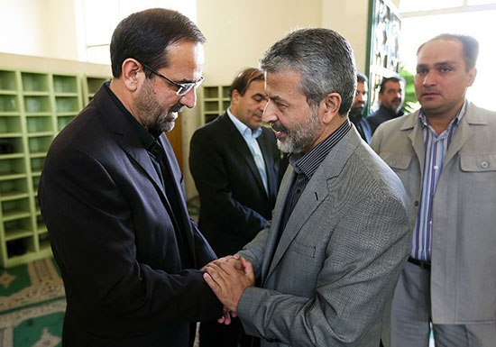 عکس: احمدی نژادی ها در یک مراسم ختم