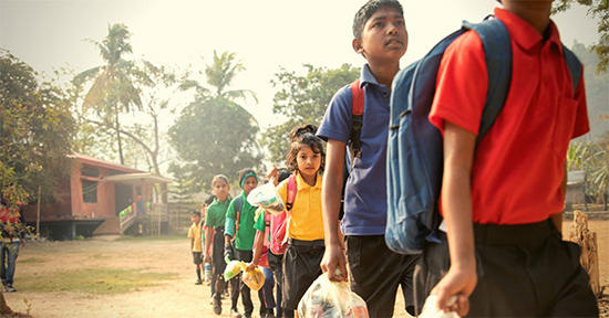 مدرسه‌ای در هند به جای شهریه از بچه‌ها پلاستیک می‌گیرد!
