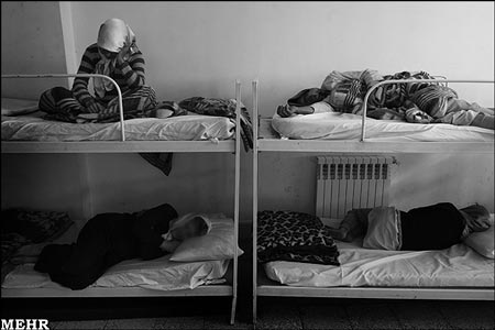 زنان بی‌خانمان تهرانی در اردوگاه ... / عکس