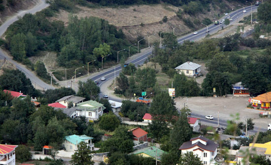 زمین‌خواری در گردنه حیران + عکس