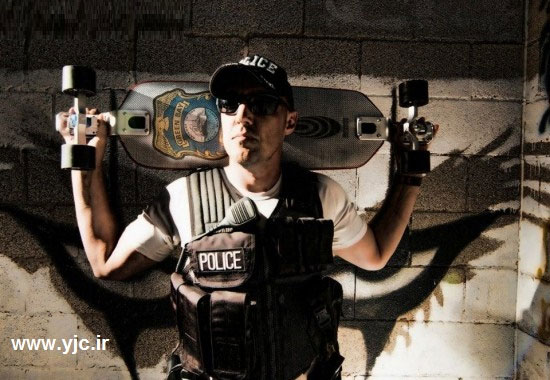 اولین پلیس اسکیت سوار در دنیا +عکس