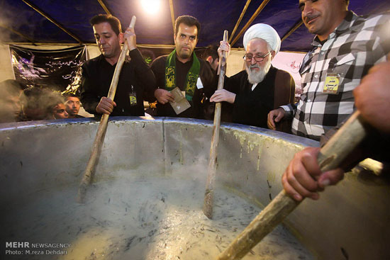 عکس: تهیه و توزیع آش 80 تنی در شیراز